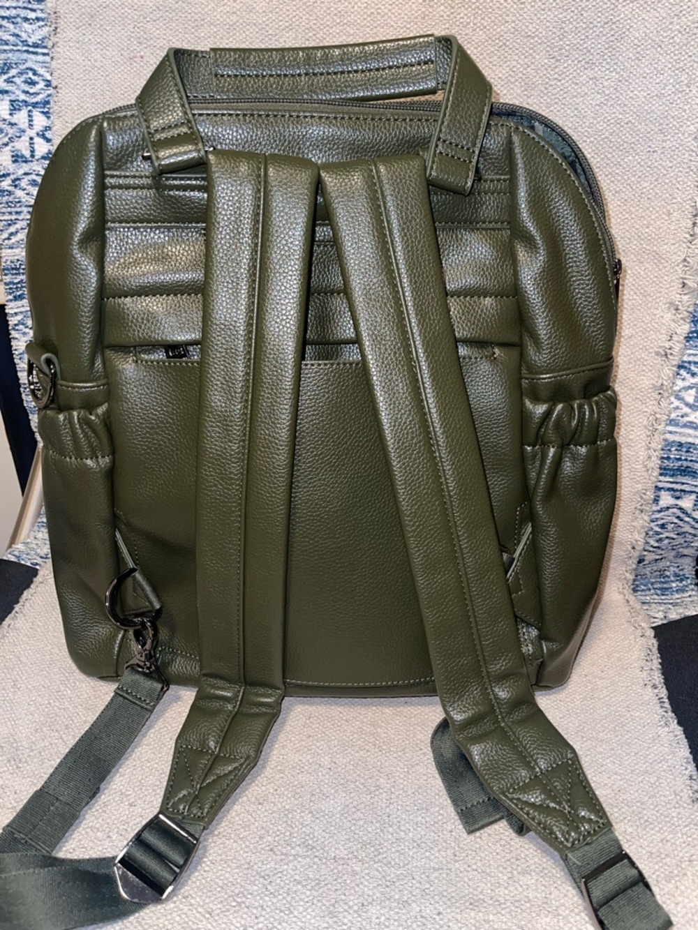 Lug Canter Classic Vegan Leather convertible bag Olive Green/ camo Like New - Picture 6 of 9